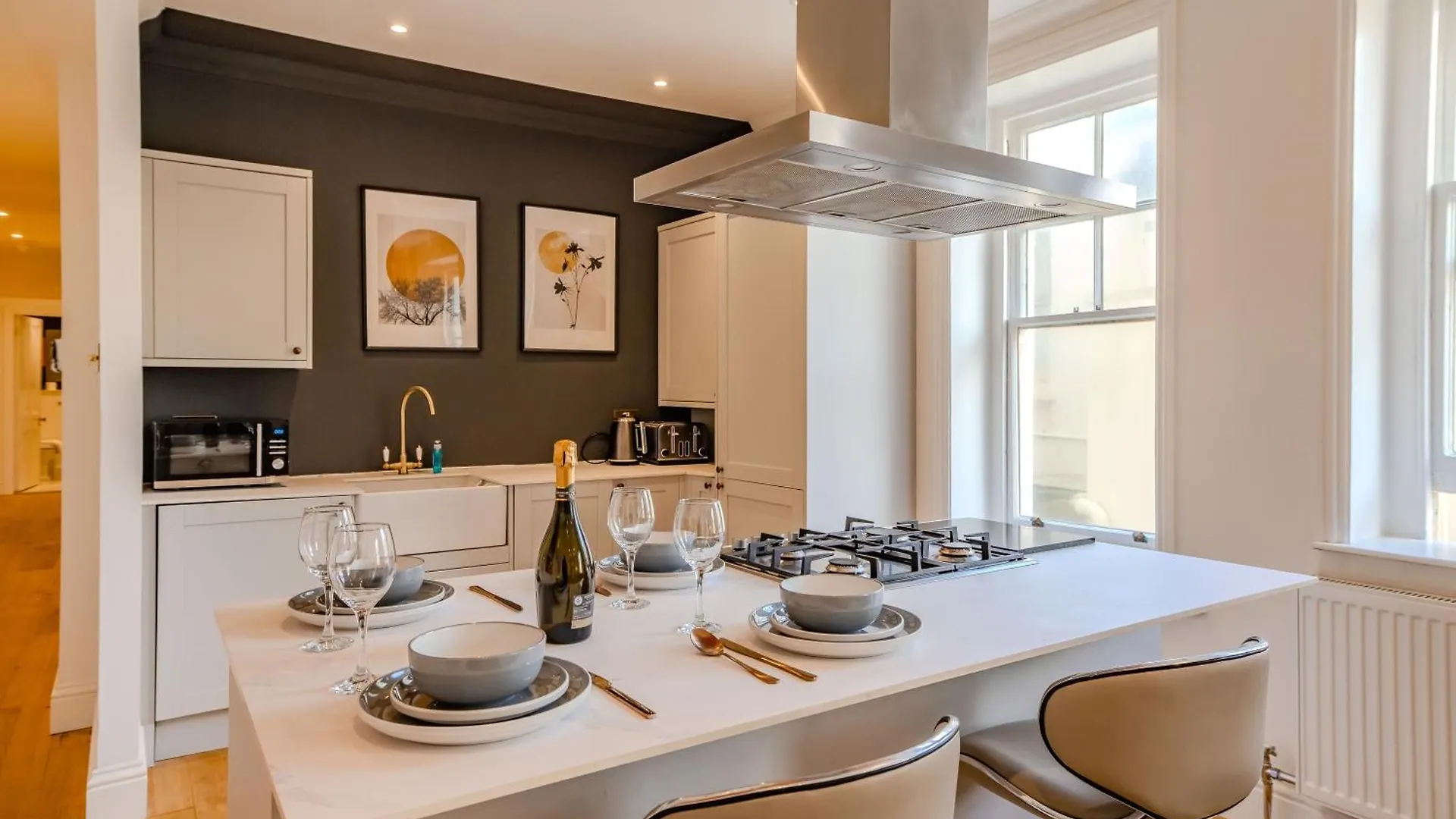 Free Parking I Beautiful Pad I Next To Brighton Beach I 2 Bedroom Flat 0*,