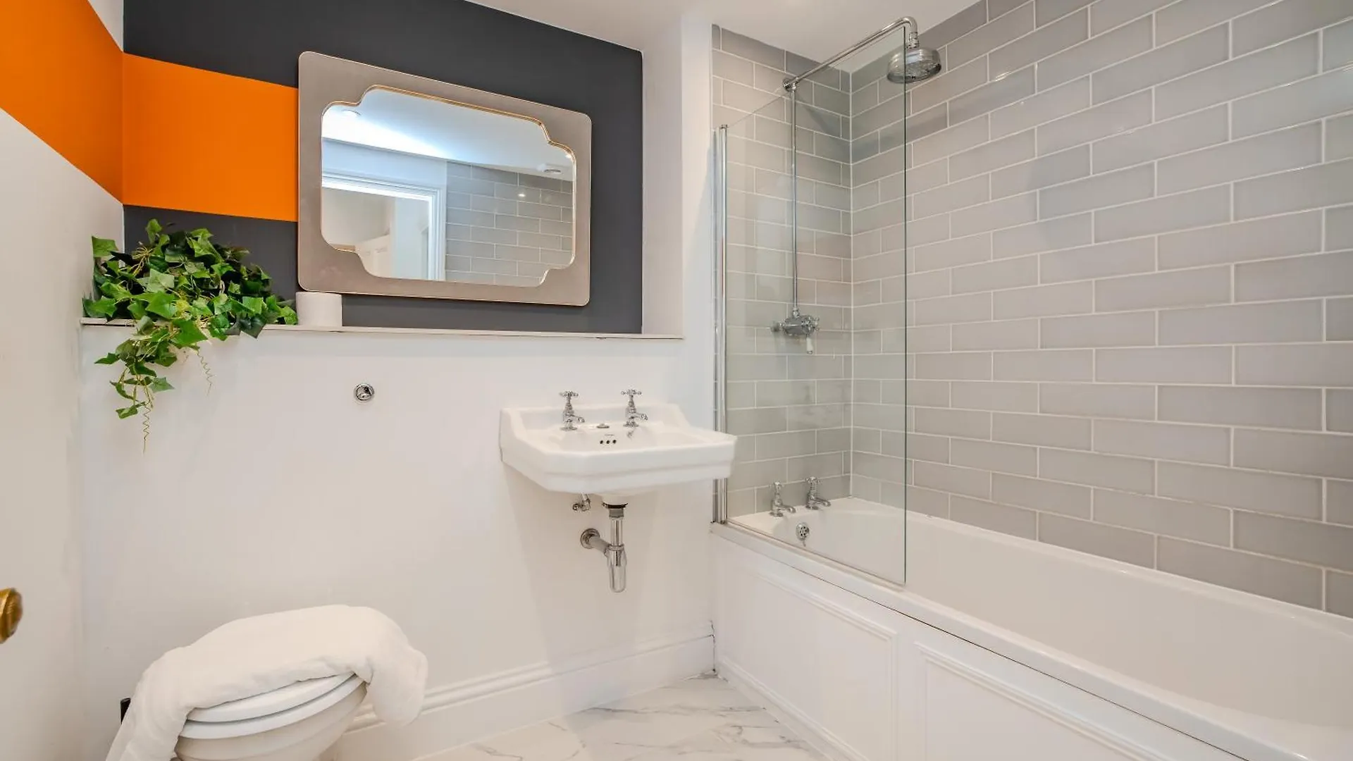 Free Parking I Beautiful Pad I Next To Brighton Beach I 2 Bedroom Flat